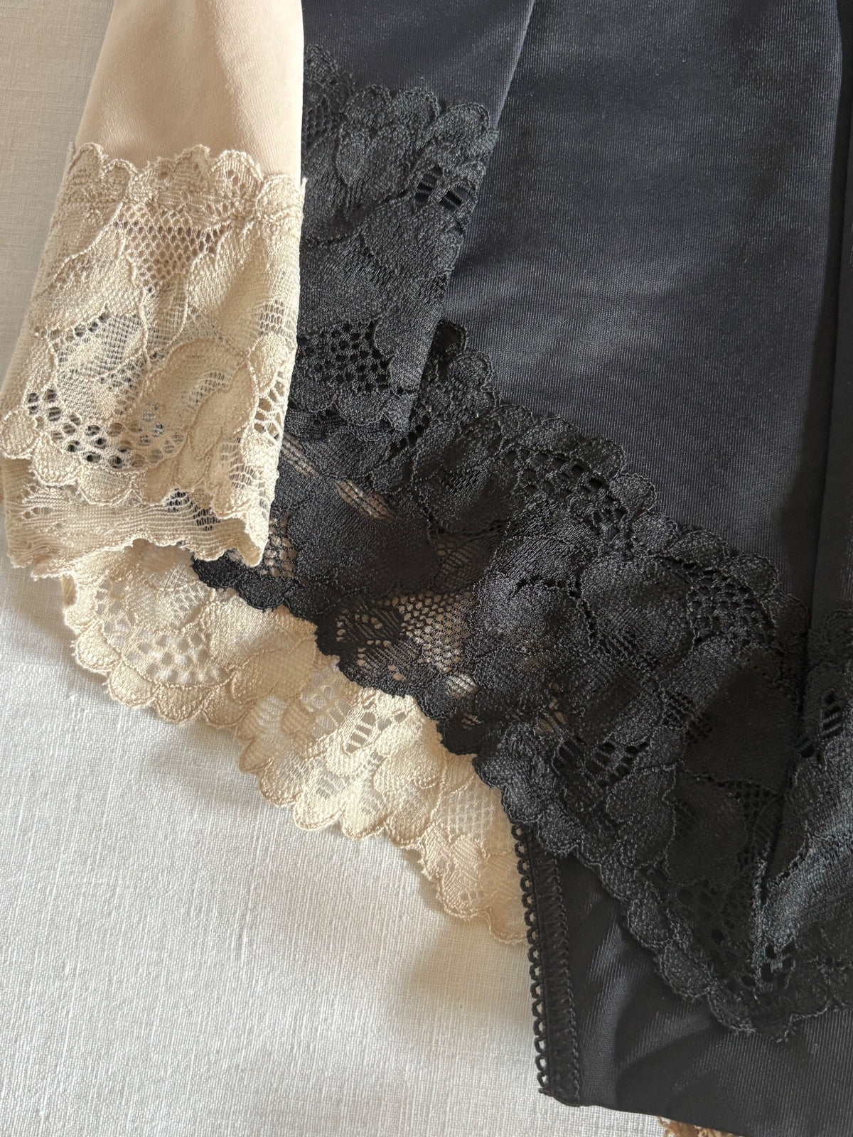 2 pack of soothing lace trim briefs /12