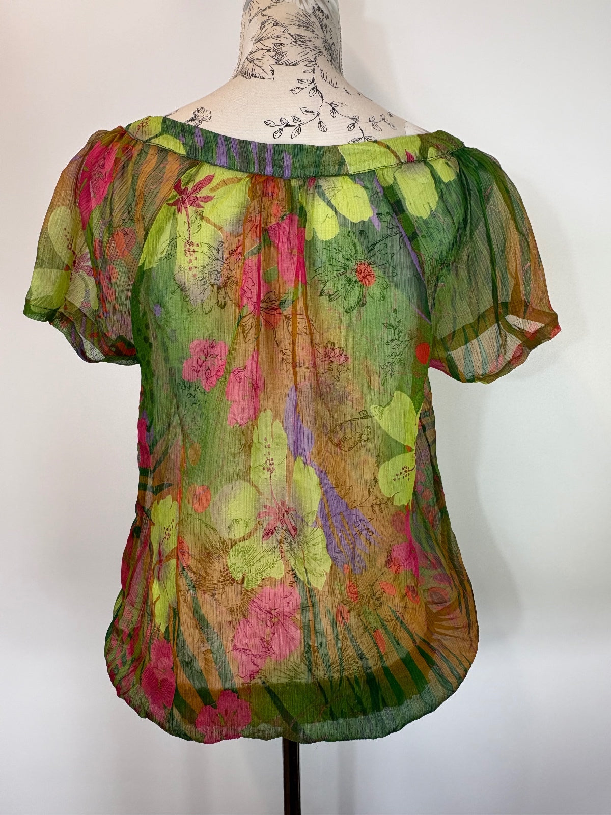 Sheer floral and botanical top / M