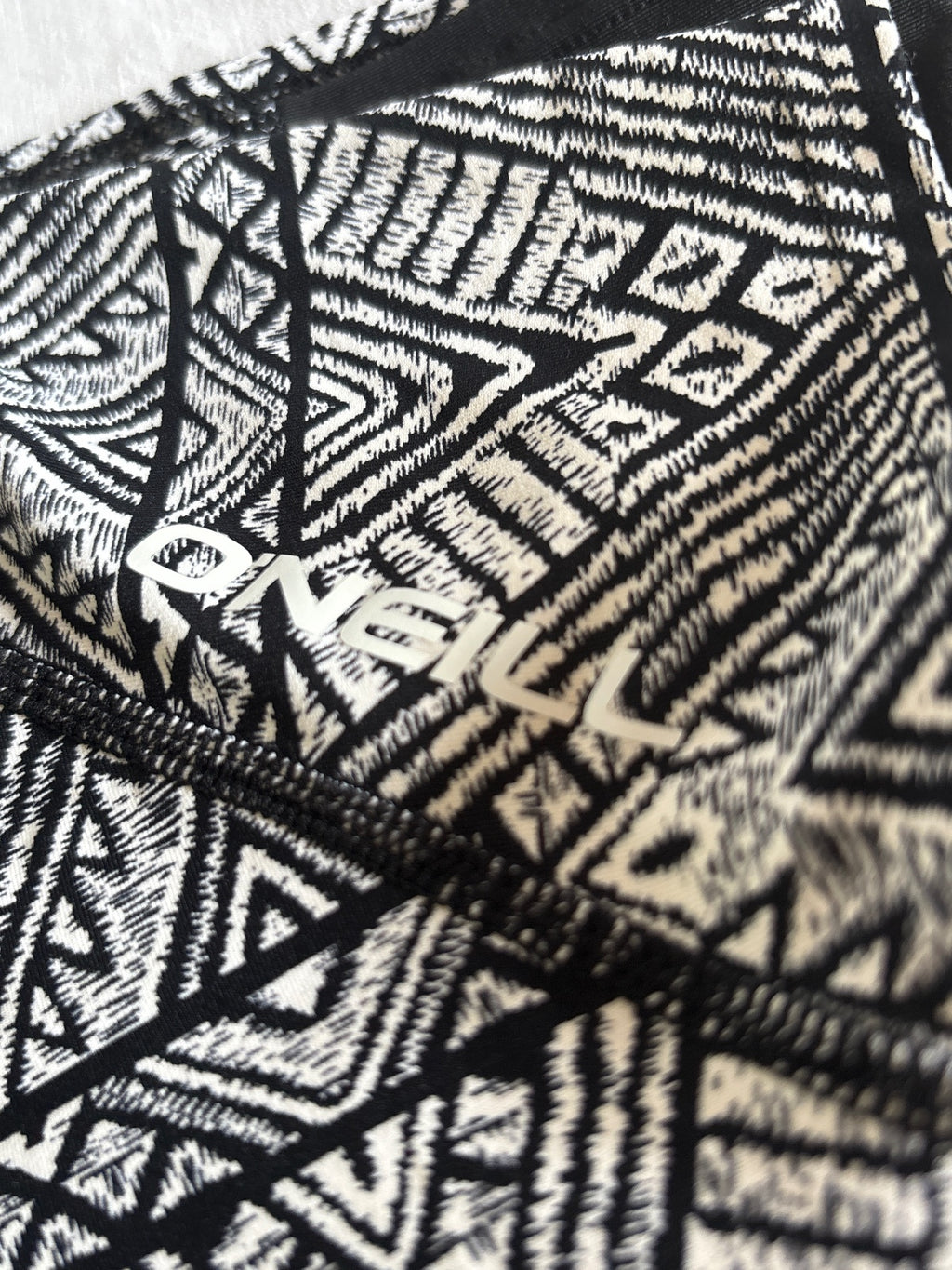 O’Neill hyperdry swim top / M