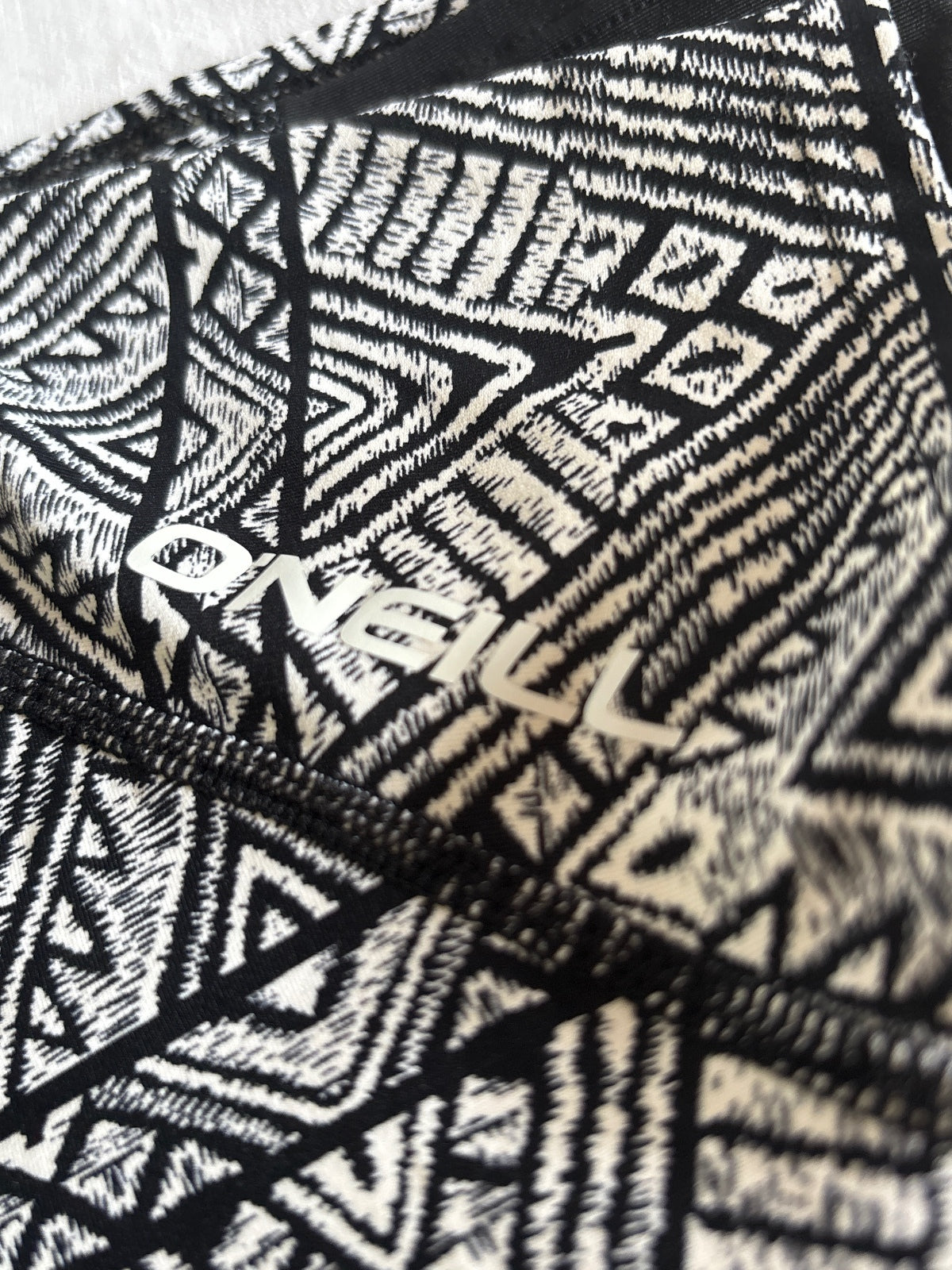 O’Neill hyperdry swim top / M