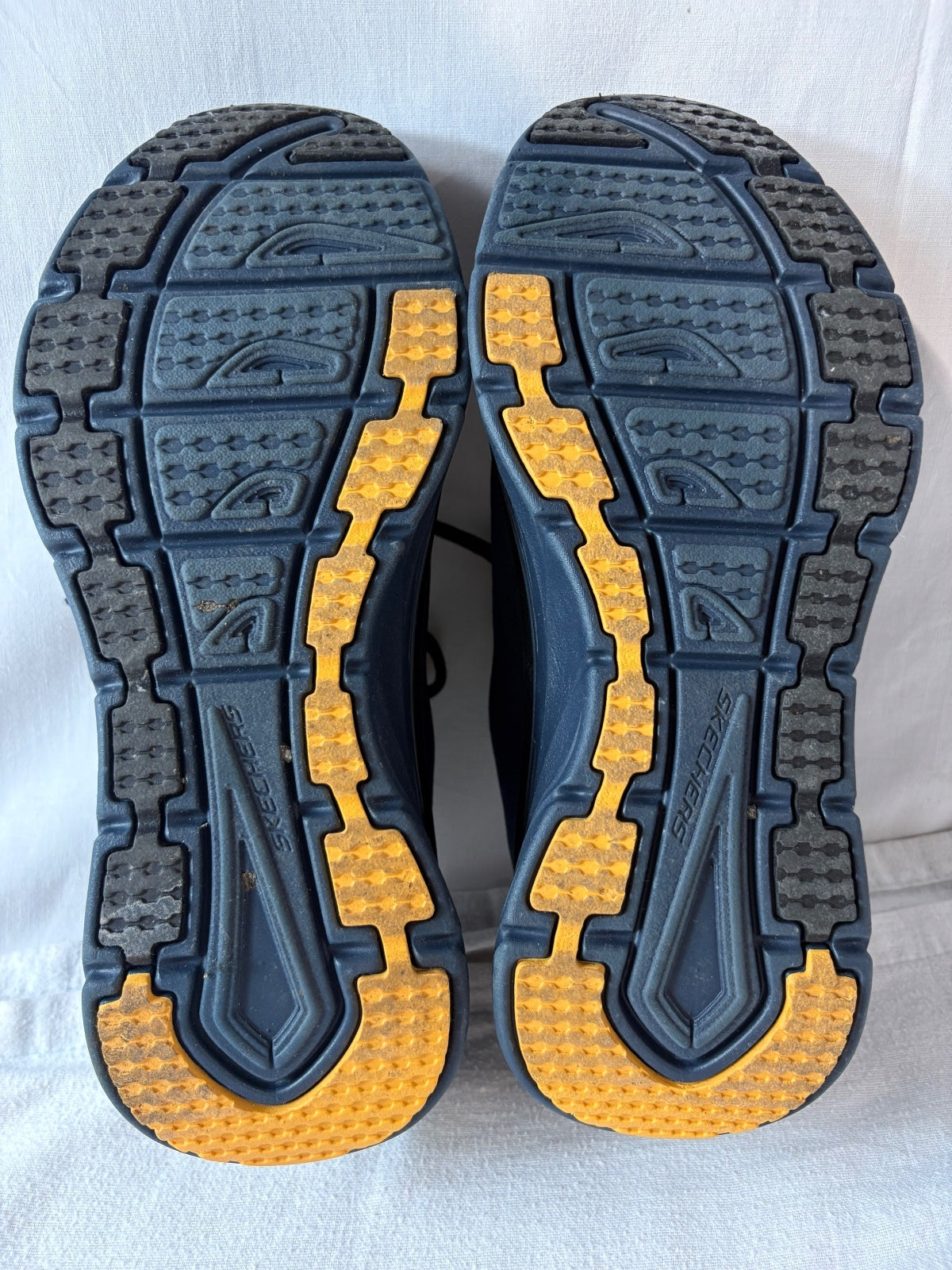 Sketchers d’lux walker trainers / UK 7.5