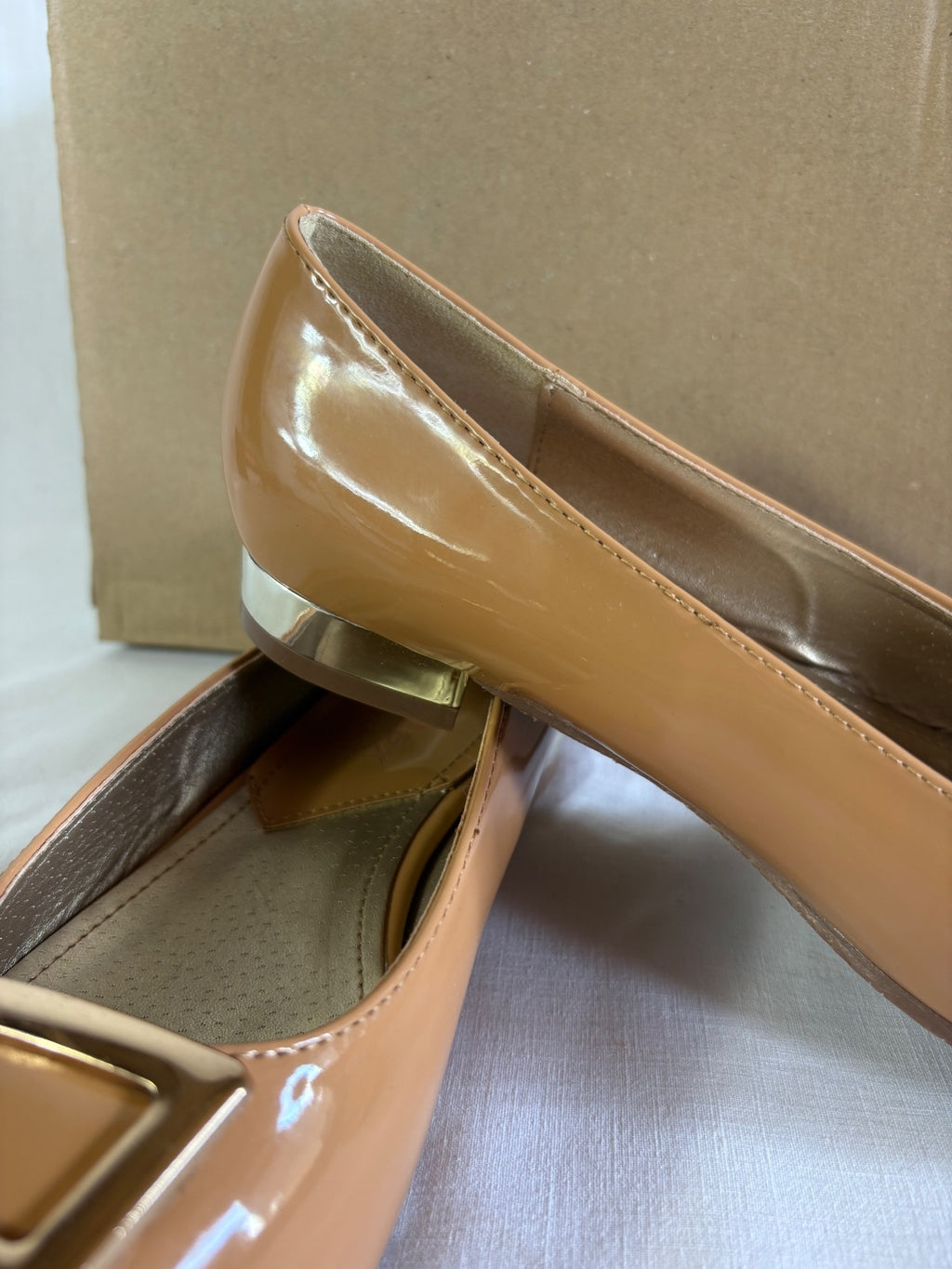 Caramel open toe flats / UK 6