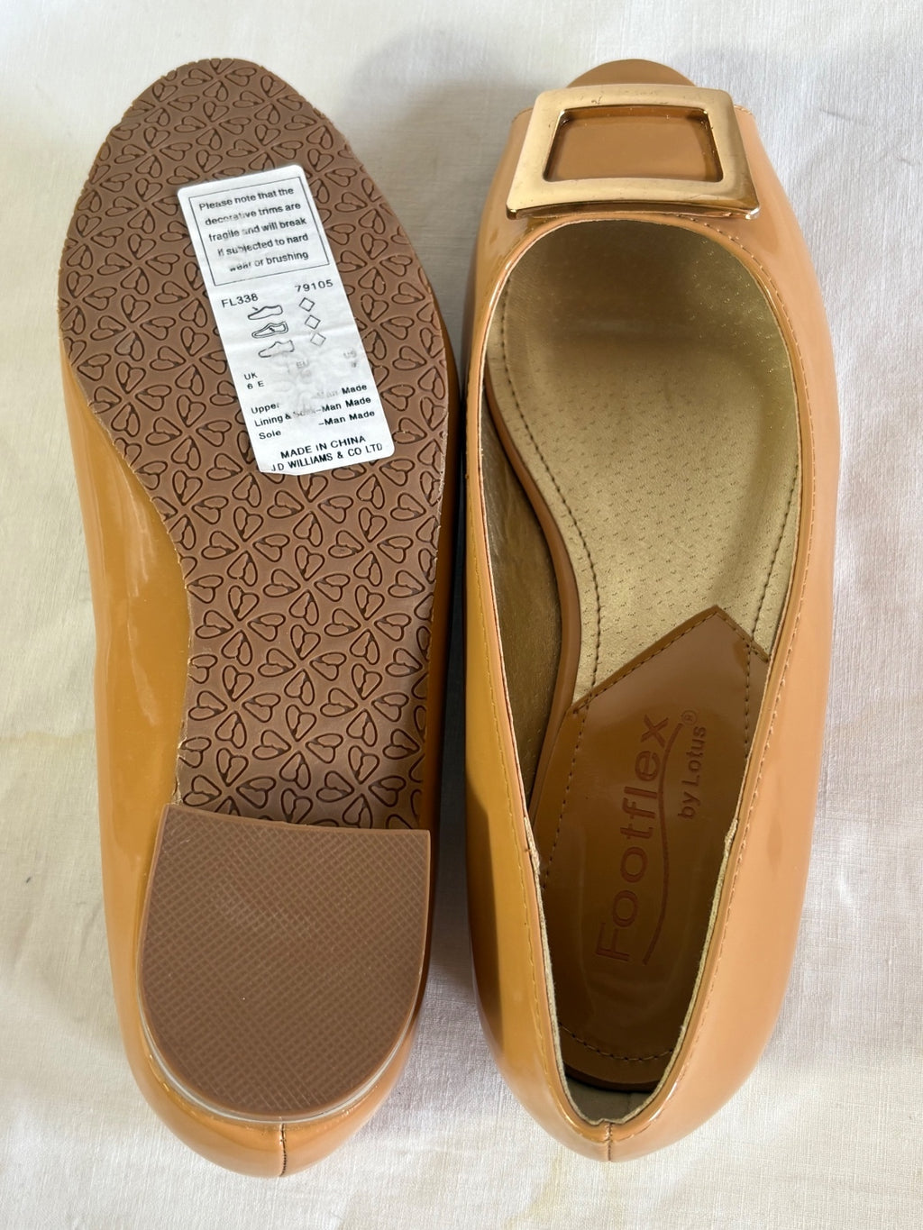 Caramel open toe flats / UK 6