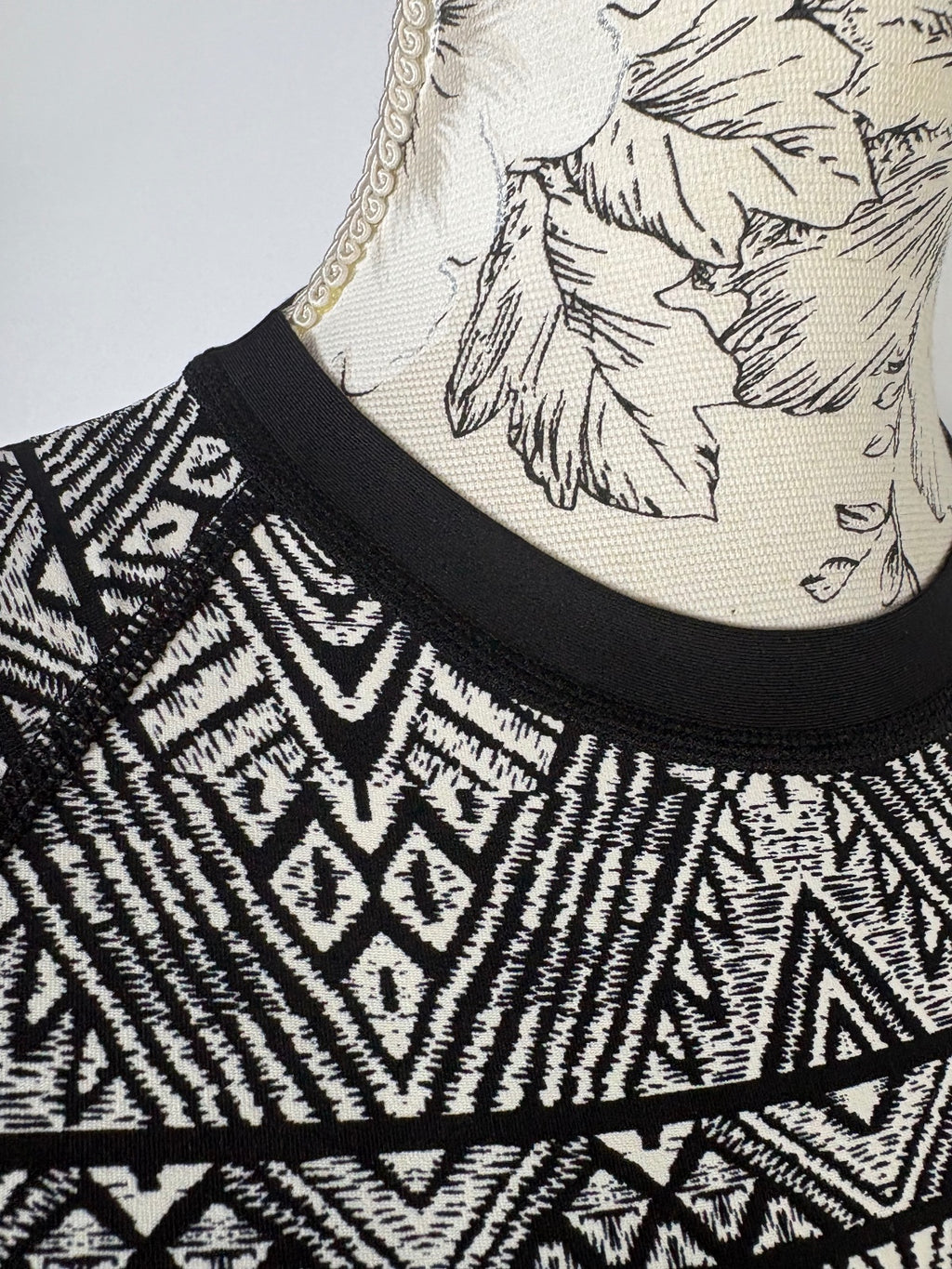 O’Neill hyperdry swim top / M