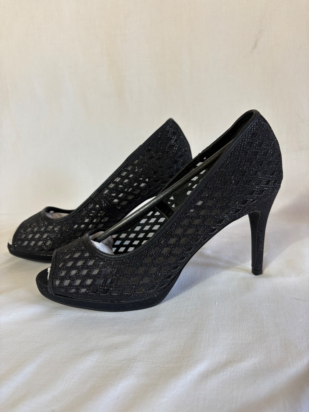 Heavenly Soles black open toe heels / 7