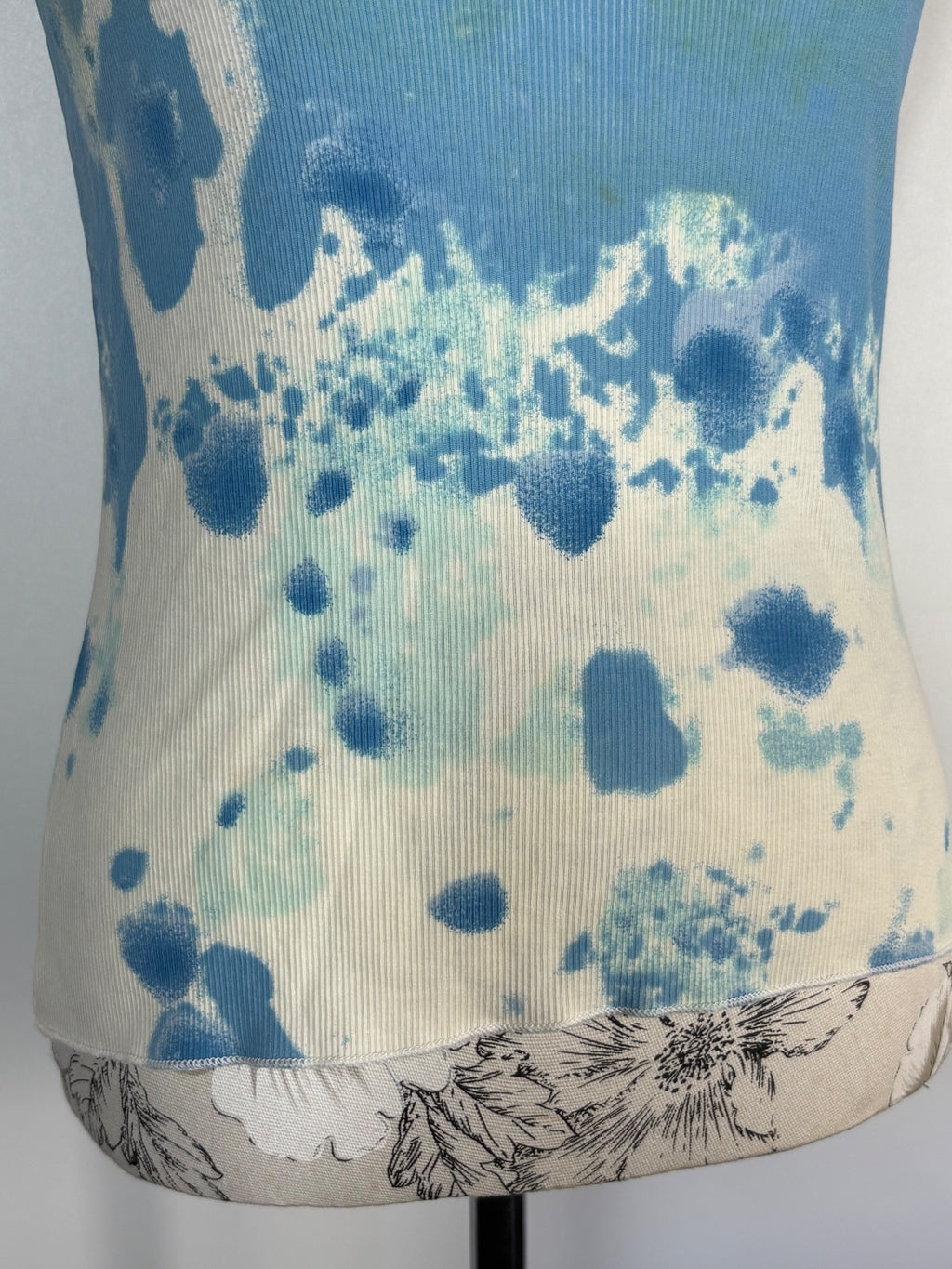 OUI moments vest top / 38inch chest