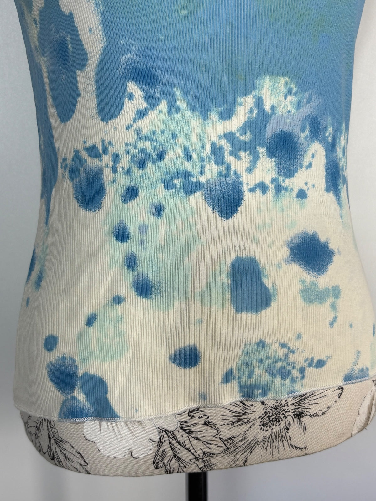 OUI moments vest top / 38inch chest