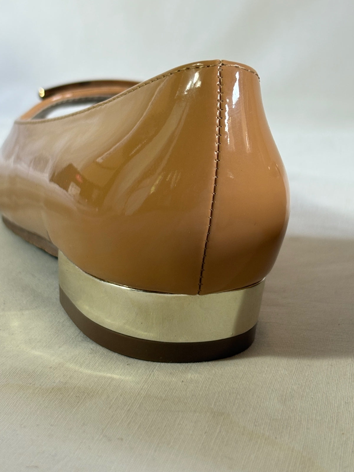 Caramel open toe flats / UK 6