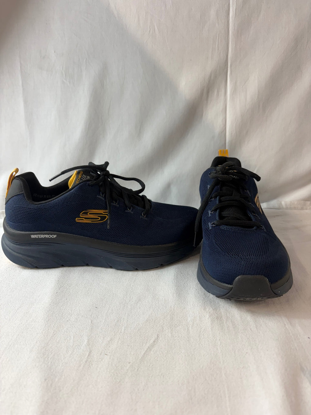 Sketchers d’lux walker trainers / UK 7.5