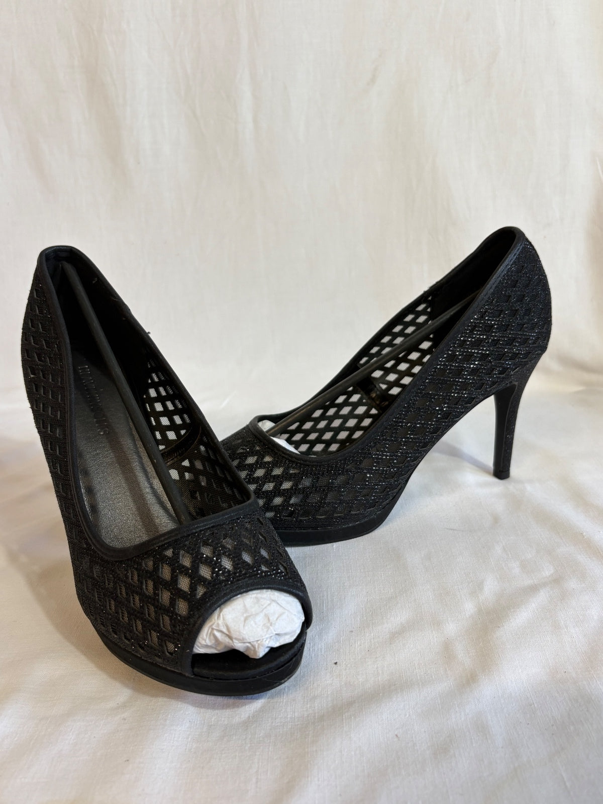Heavenly Soles black open toe heels / 7