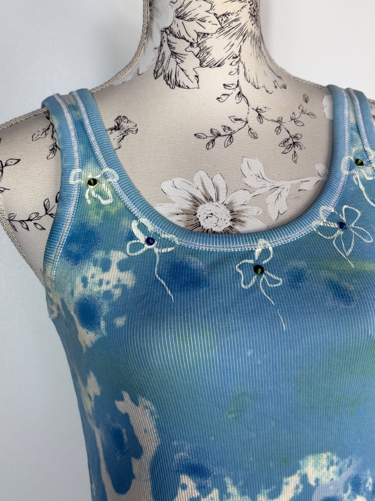 OUI moments vest top / 38inch chest