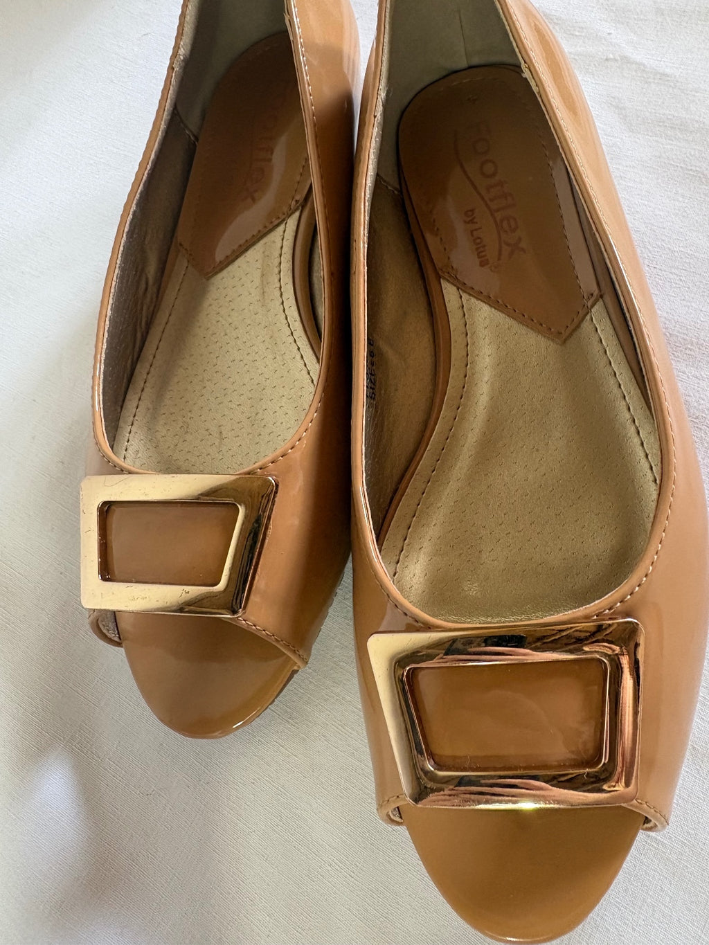 Caramel open toe flats / UK 6