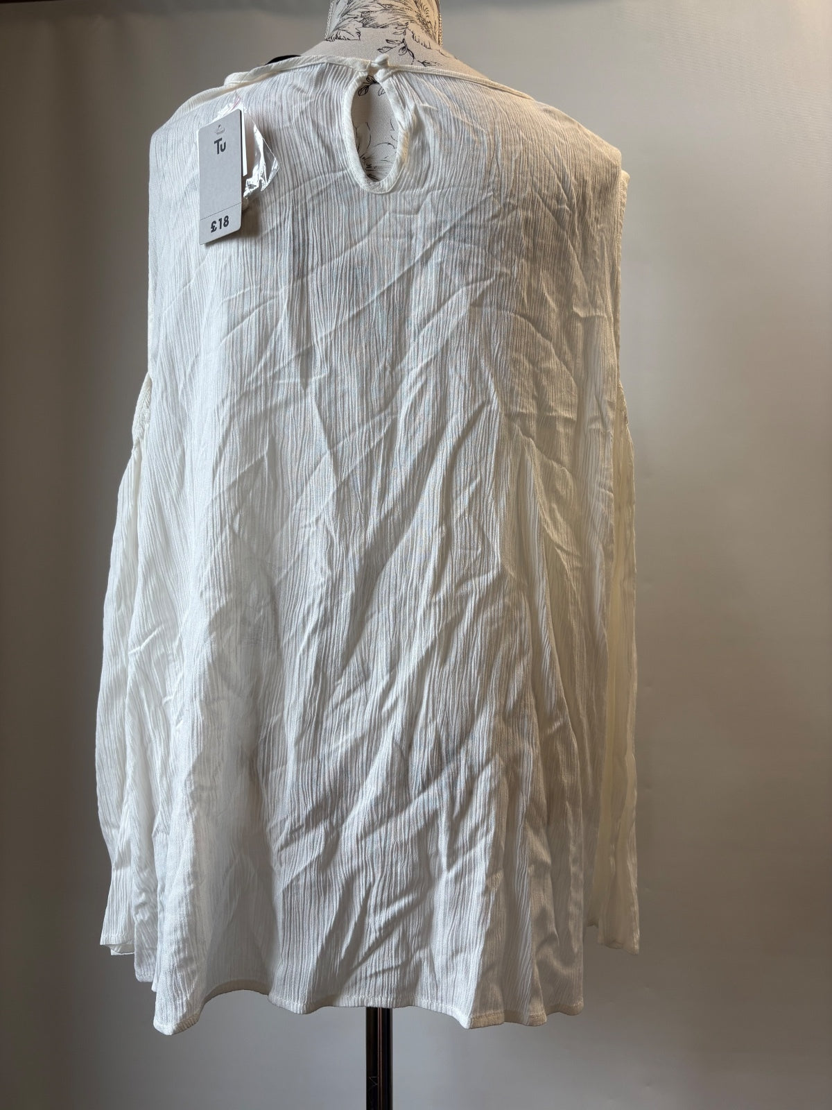Tu white cold shoulder top / 22