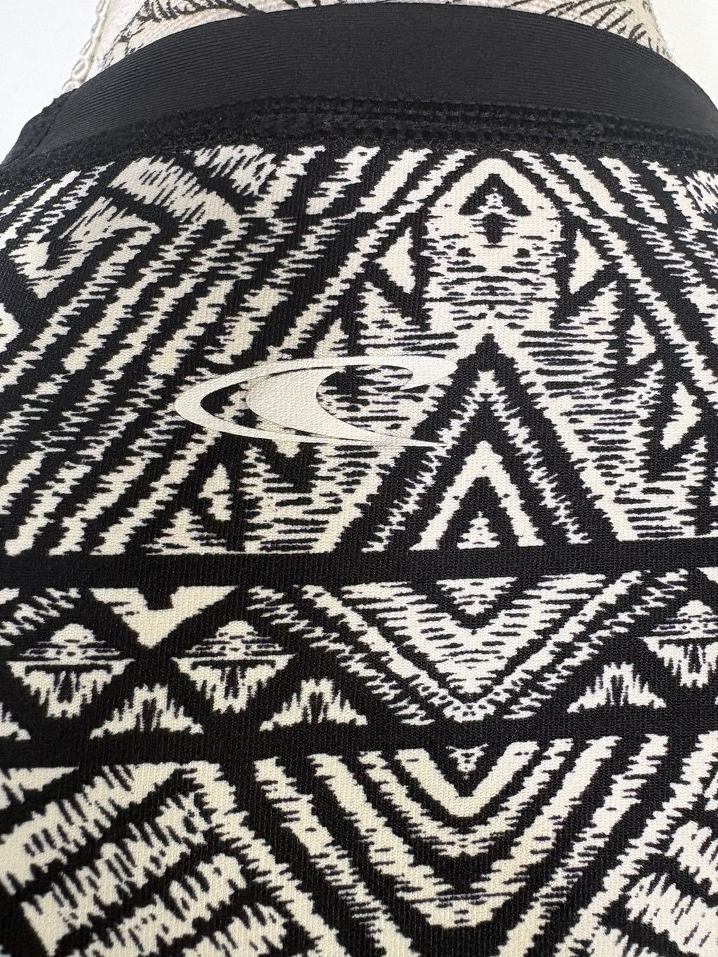 O’Neill hyperdry swim top / M