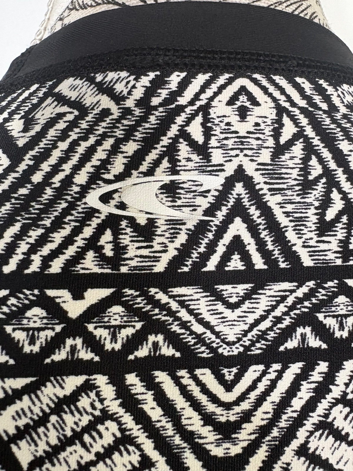 O’Neill hyperdry swim top / M