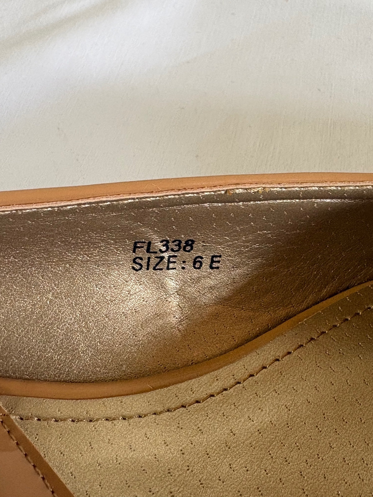 Caramel open toe flats / UK 6