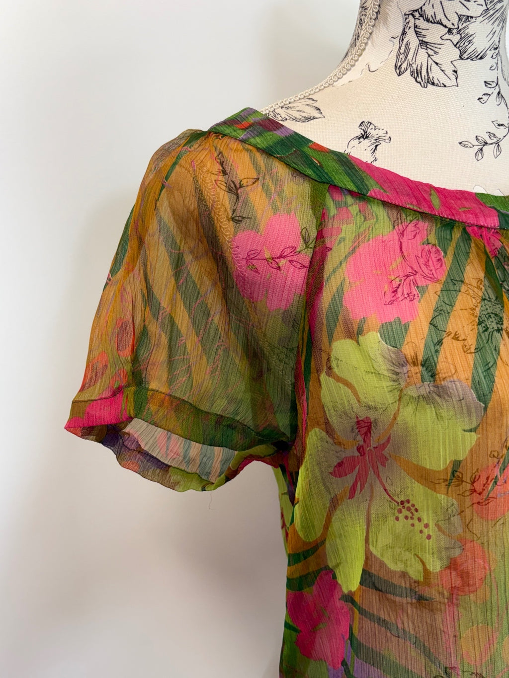 Sheer floral and botanical top / M