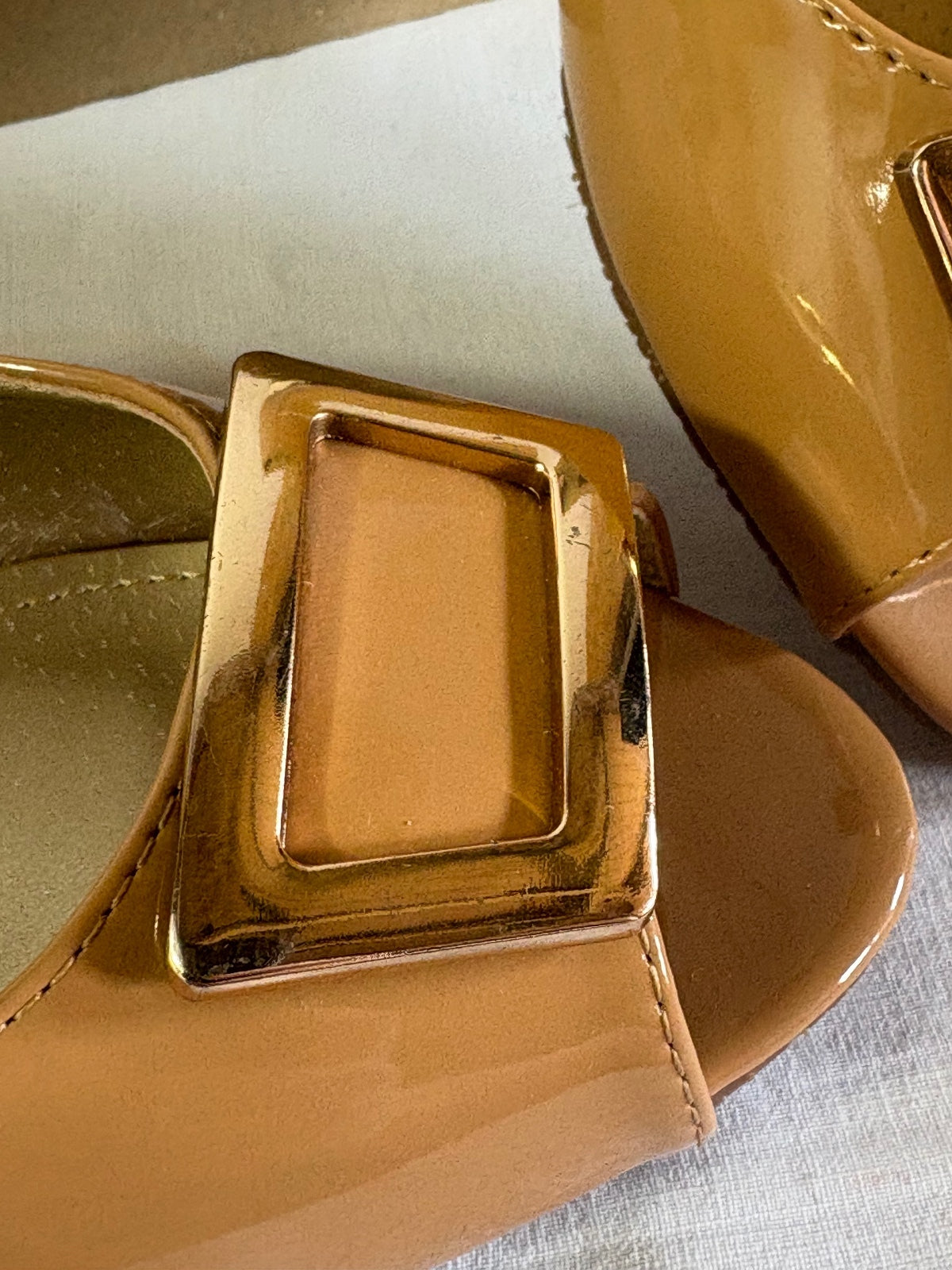 Caramel open toe flats / UK 6