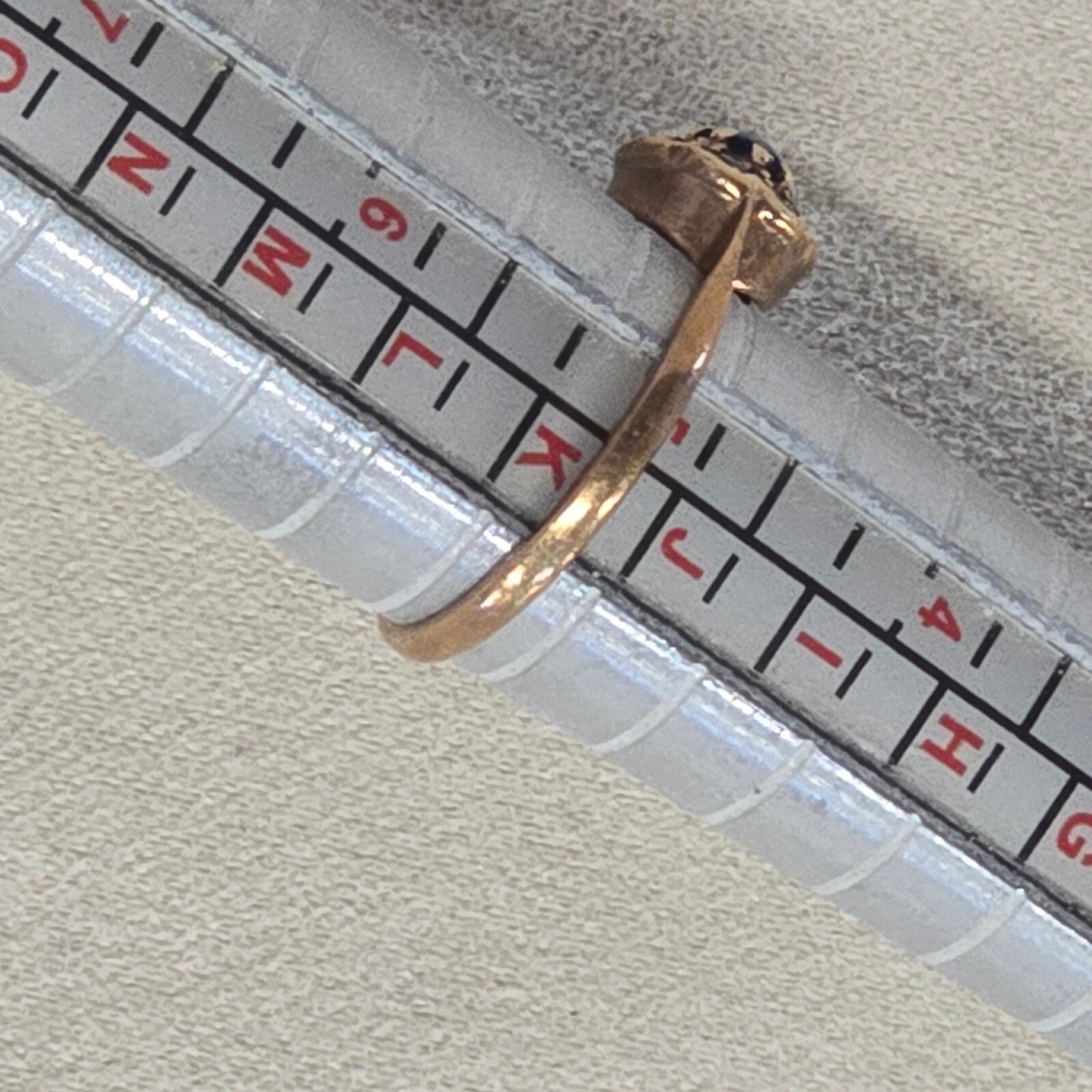 9ct gold sapphire ring size K