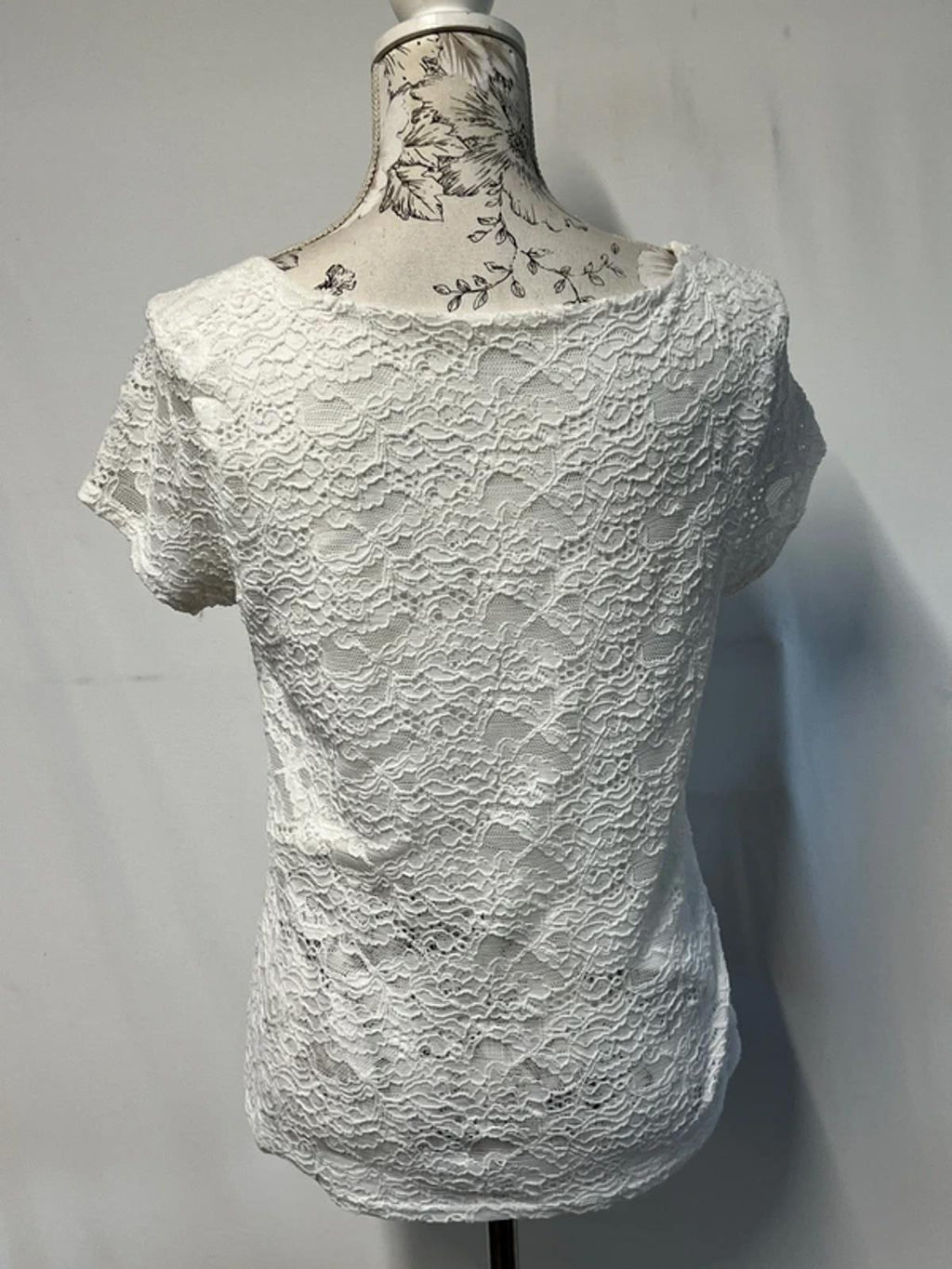 Phase 8 | 14 | White Floral Lace-Style Top
