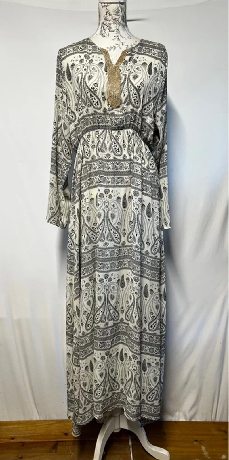 TU | XL | Black And White Paisley Caftan Dress