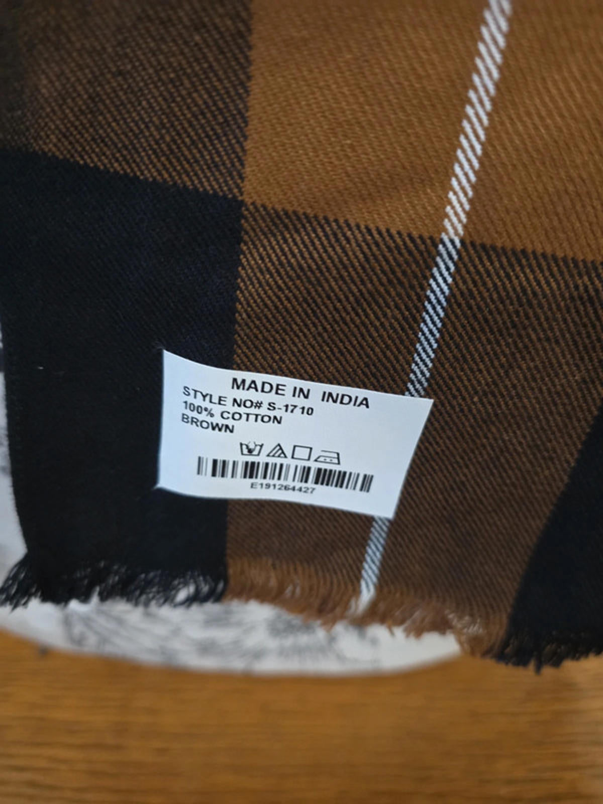 Brand new ladies Plaid brown and black scarf 100%cotton