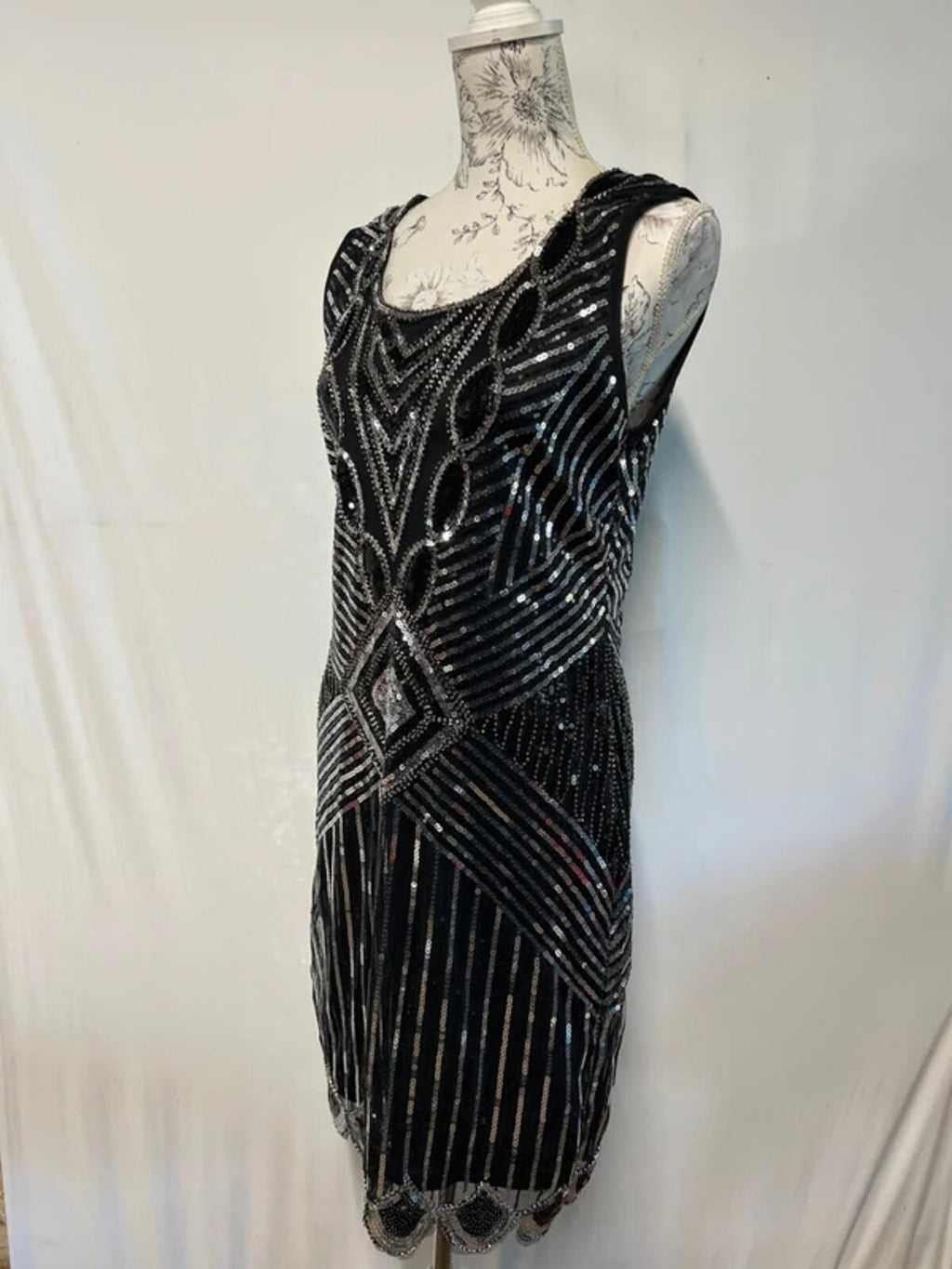 Medium | 1920’s style Cocktail dress with sequins | Very good