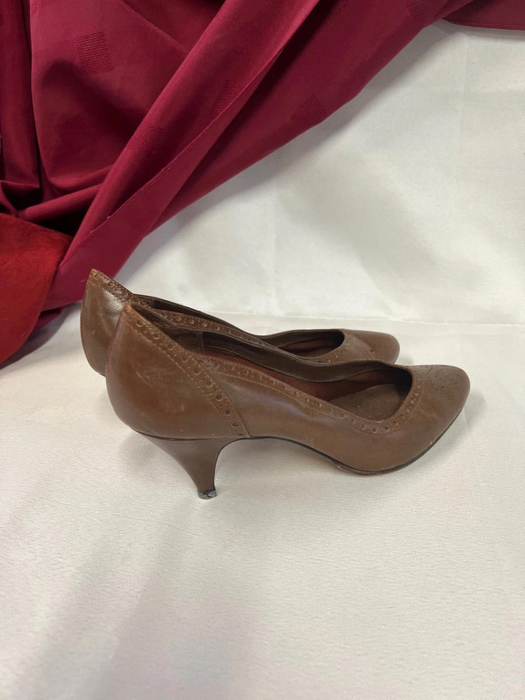 Vintage Lotus | 5.5| Tan Brogue Heels |
