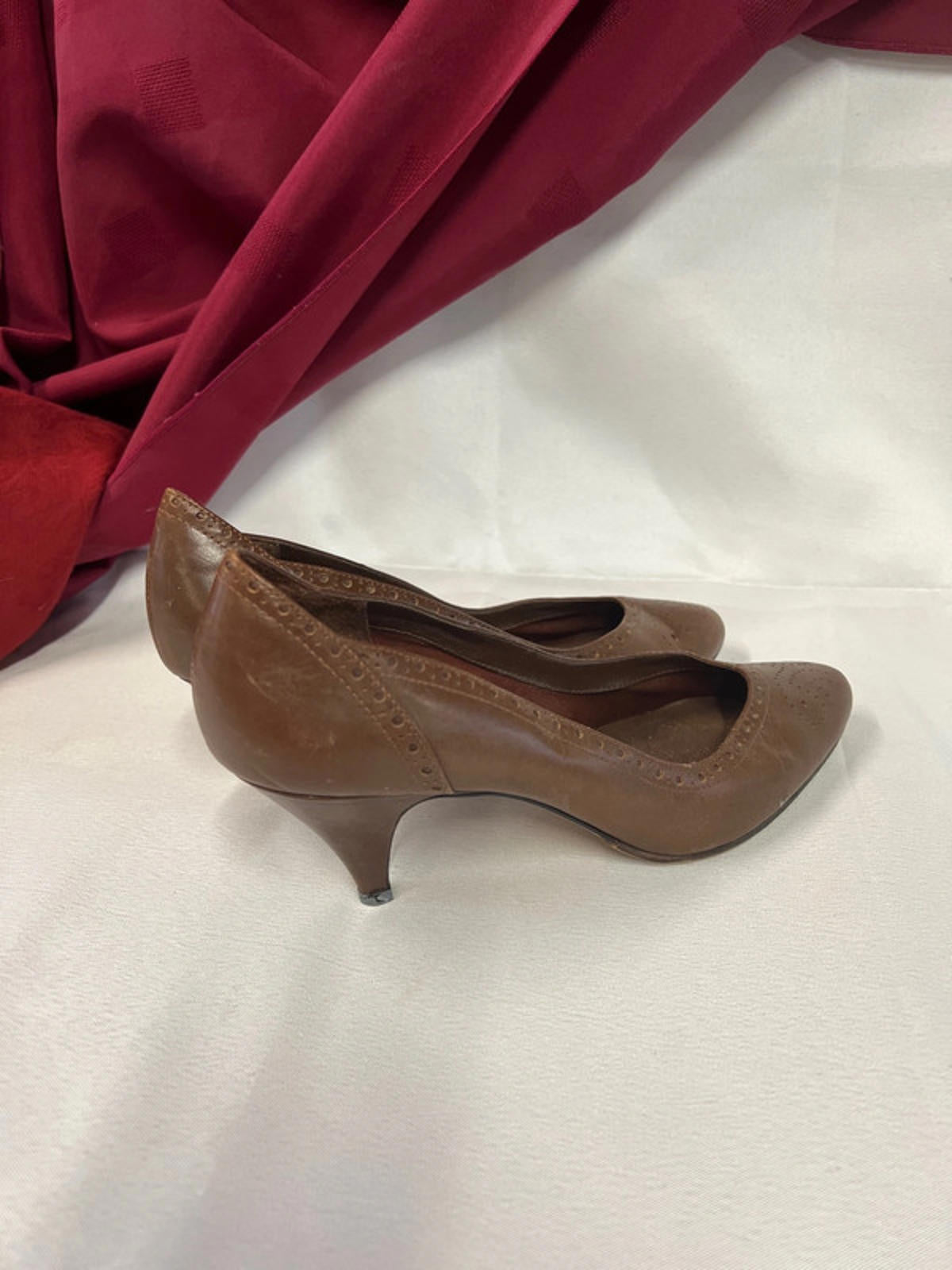 Vintage Lotus | 5.5| Tan Brogue Heels |