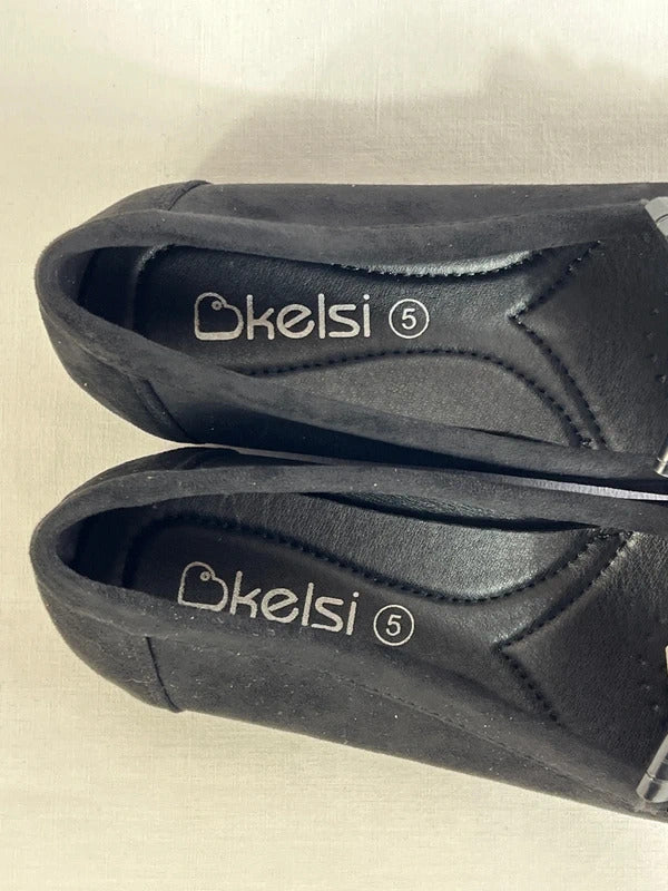 Kelsi | Size 5 | Classic black loafers with gold tone buckle