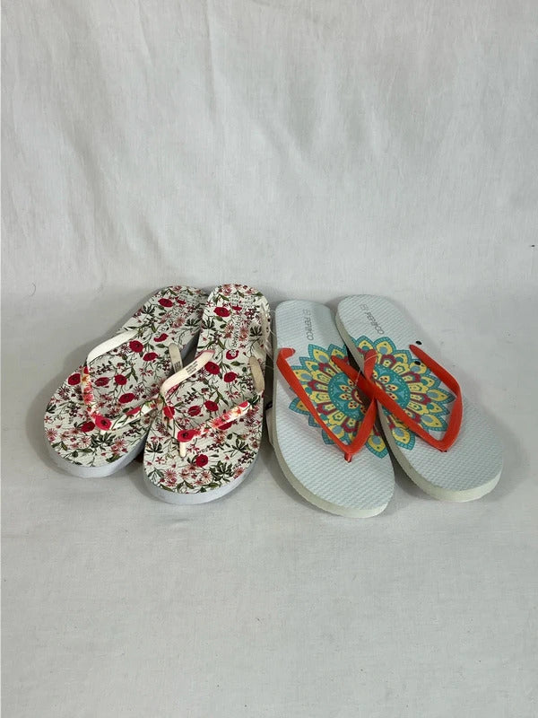 Two pairs of foam flip flops | Size 7