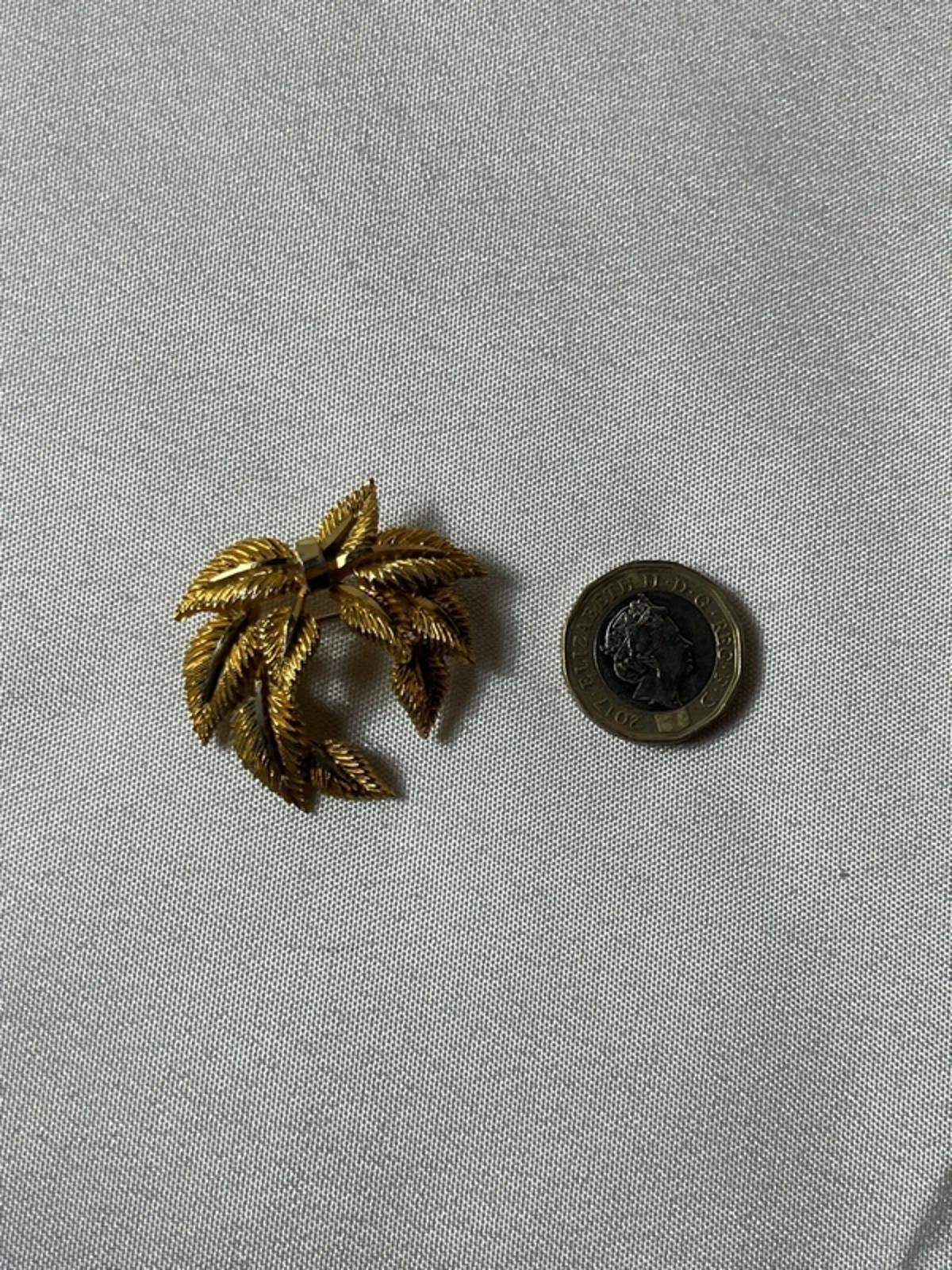 Leaf Wreath |  Gold Toned Brooch