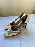 1950’s GM London | 3.5 | White heels with blue and pink leaves