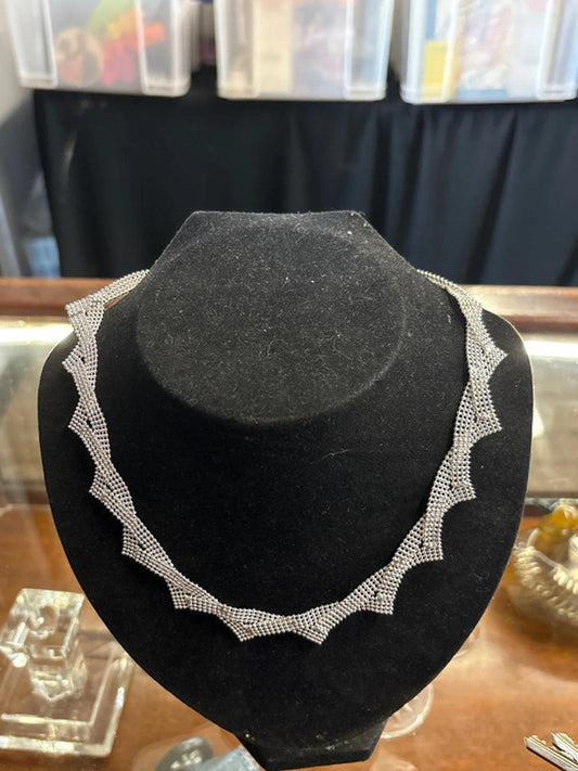 Silver tone pointed necklace