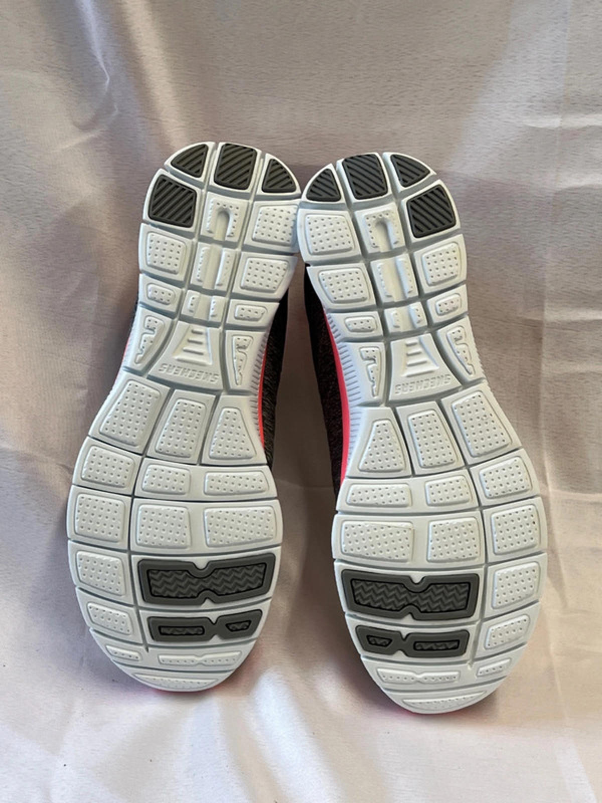 Skechers Lightweight Memory Foam | Size 7 | Some Stains