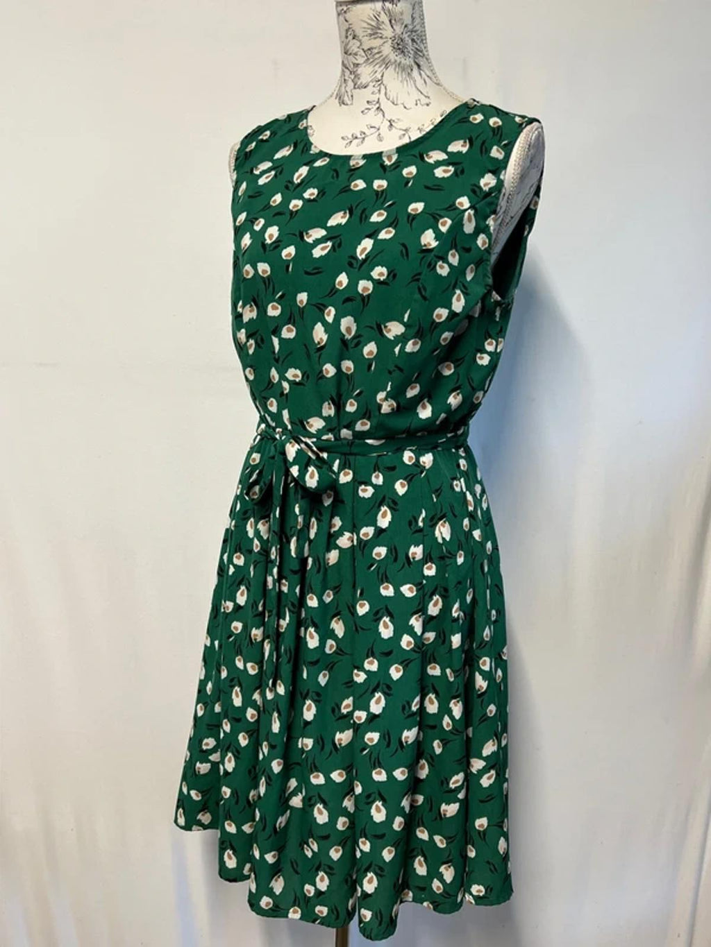 Yumi | 14 | Vintage Style Dark Green Floral Pattern Summer Dress