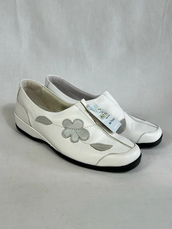 Fly Flot | Size 6 | White and silver slip on boat shoes
