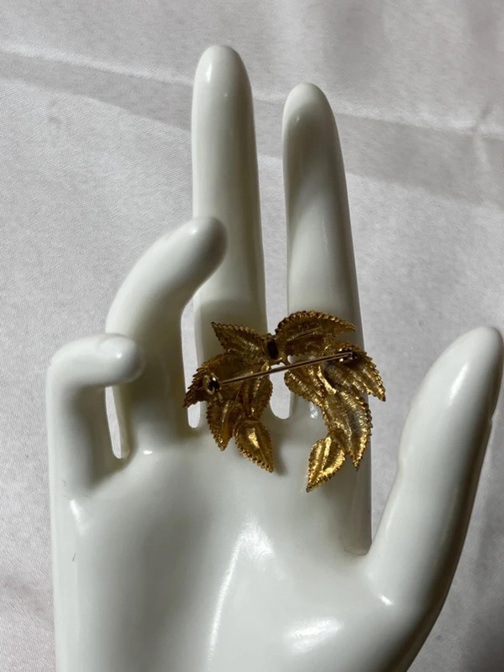 Leaf Wreath |  Gold Toned Brooch