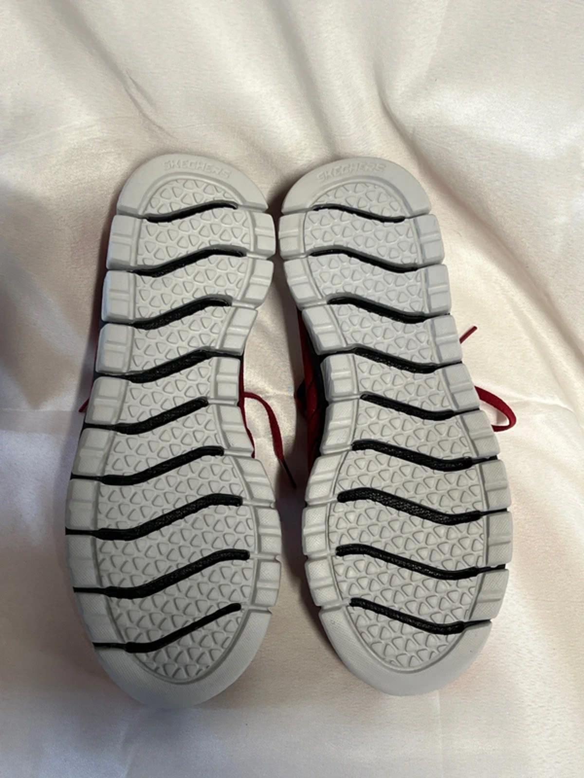 Skechers | 7.5 | Red Trainers