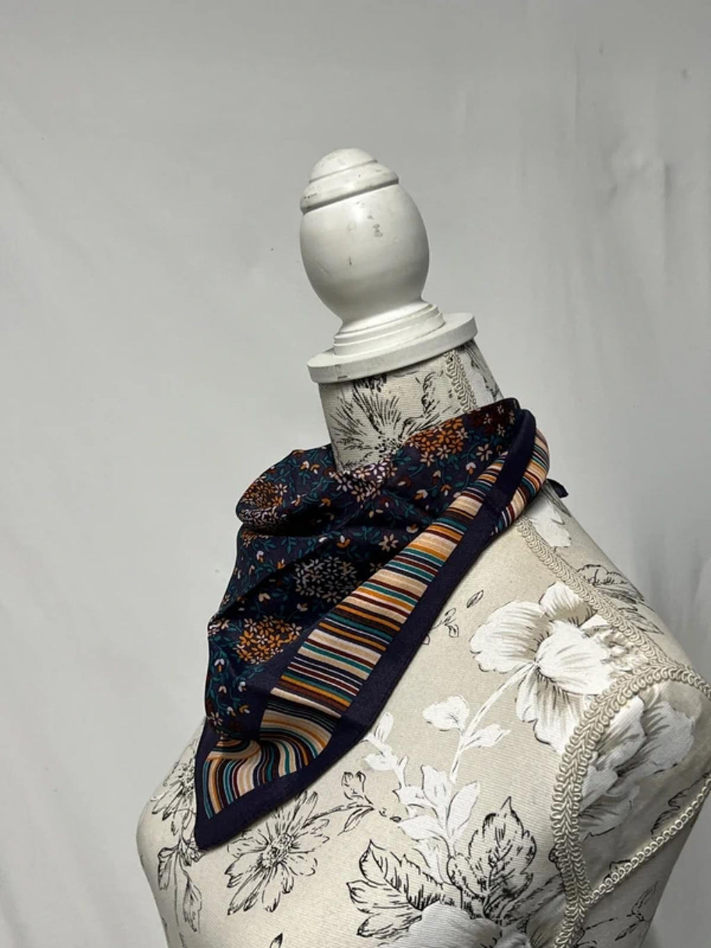 Vintage Ladies Bandanna | Purple