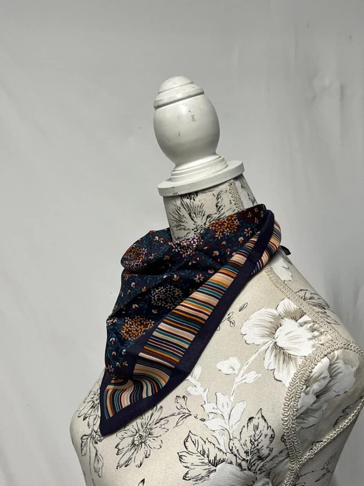 Vintage Ladies Bandanna | Purple