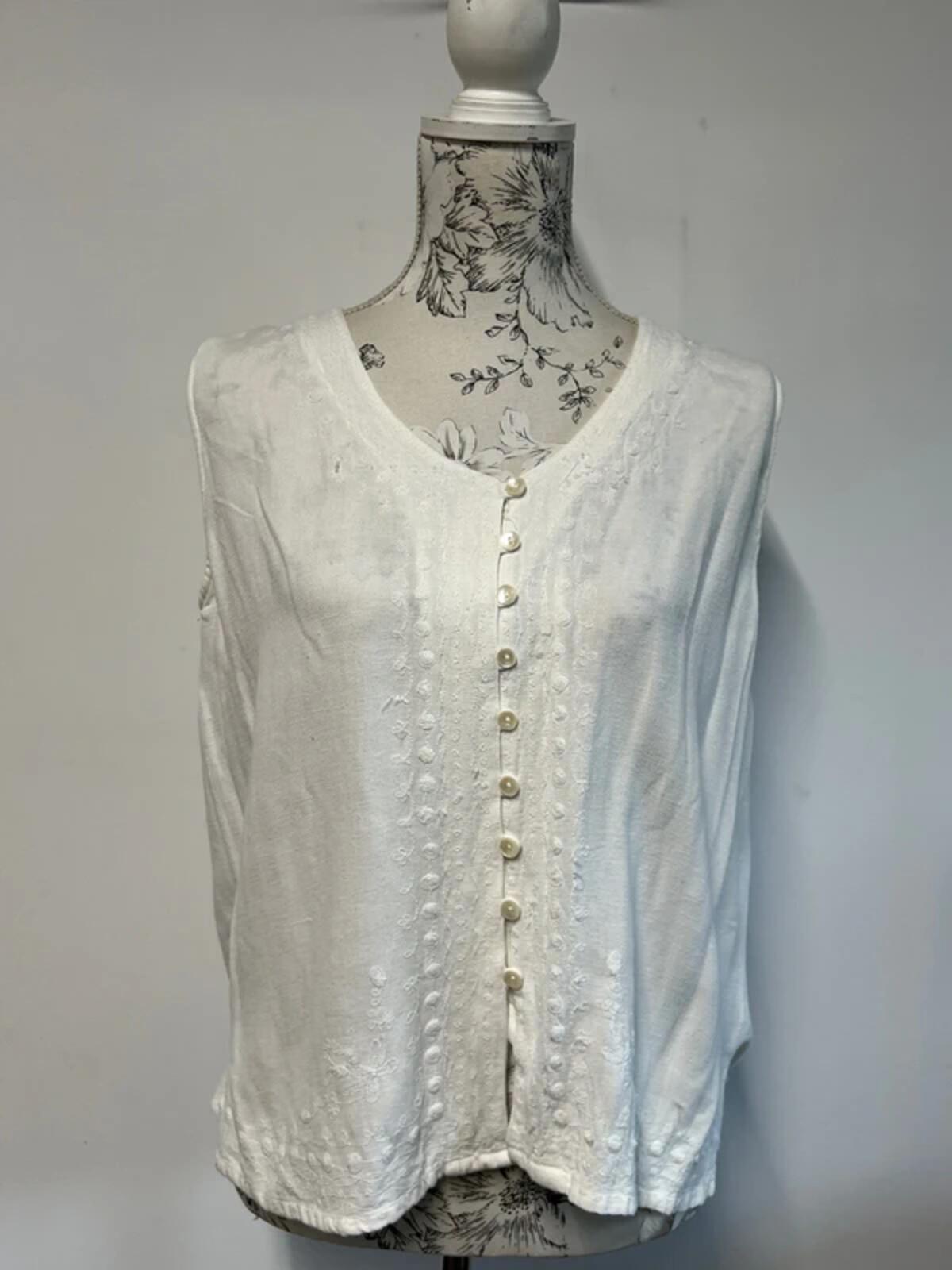 Joella | White T-Shirt | Cute embroidery