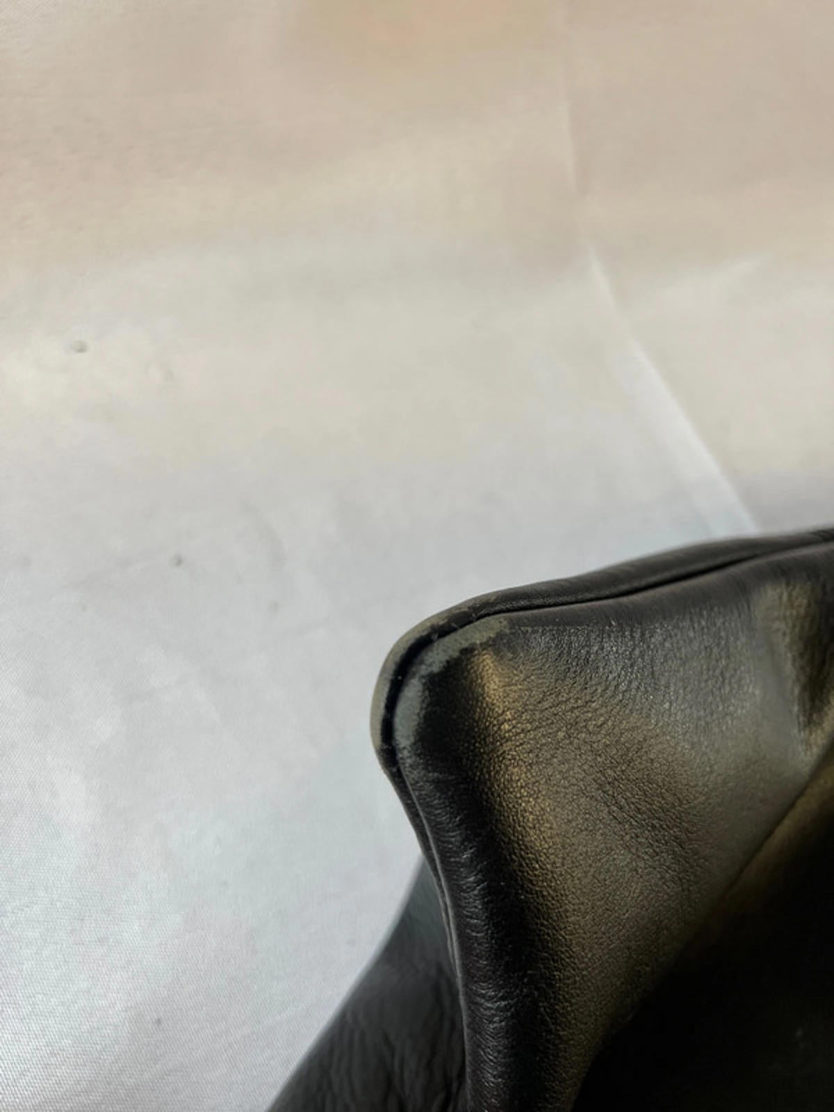 Taurus | Black leather cross body bag