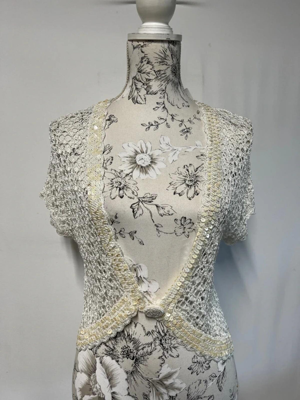 Vintage George | 14 | White cardigan with embroidered detailing