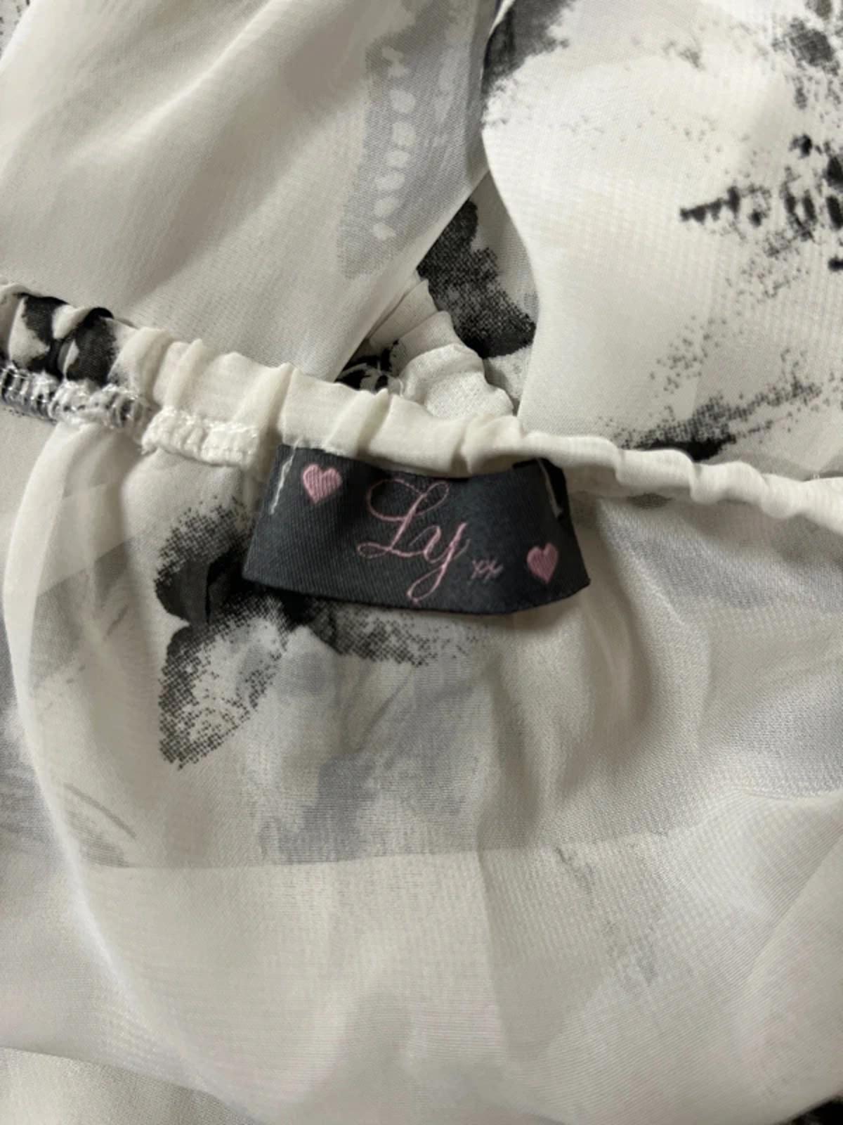 LY | S/M | White Blouse Butterfly Pattern | Very Good
