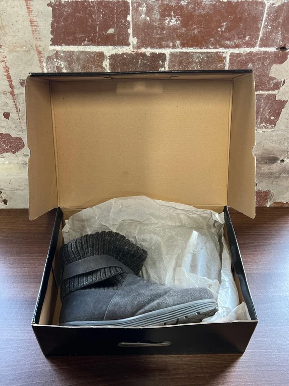 Skechers Australia Boots | 7 | Like New