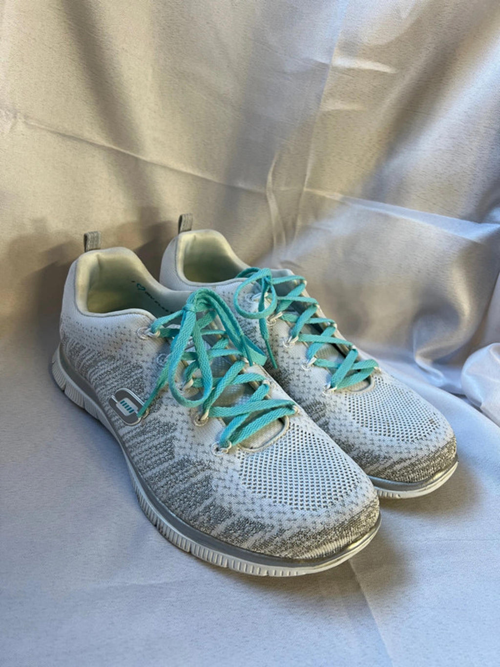 Skechers | 7 | White/Silver Blue Laced Trainers
