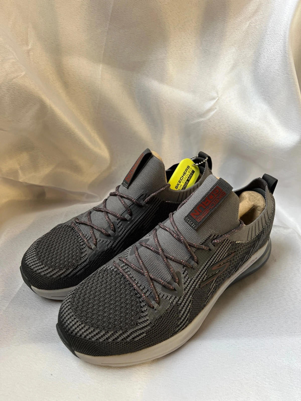 Men’s Skechers | Size 7 | New With Tags
