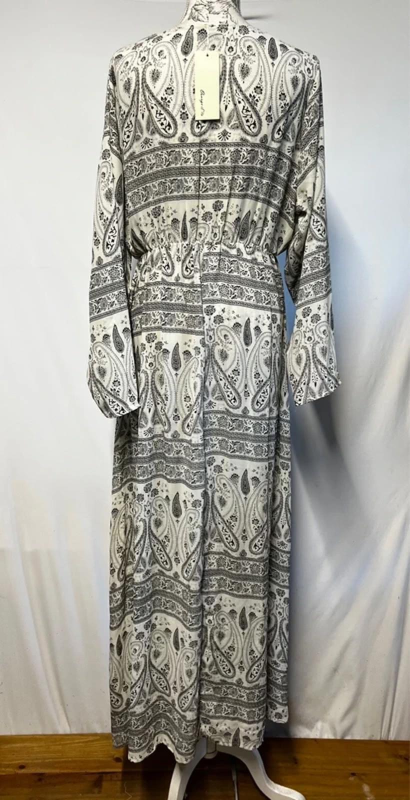 TU | XL | Black And White Paisley Caftan Dress