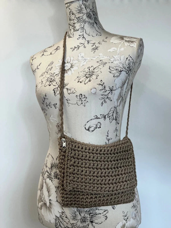 Ladies beige woven/knit style shoulderbag
